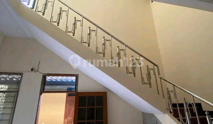 For Sale: Ron.a140 Bratang Gede Boarding House, Surabaya 2