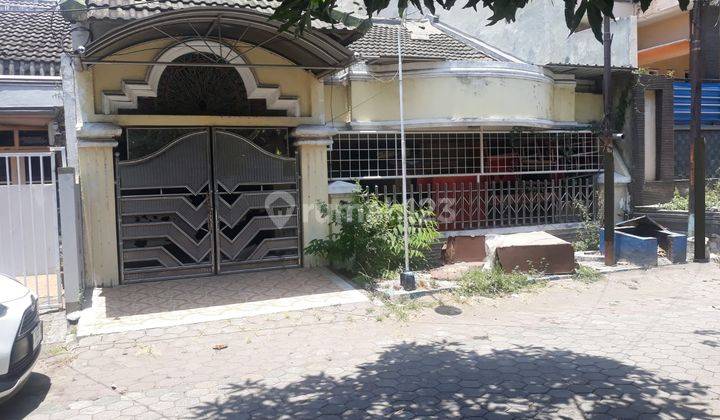 tampak depan dijual rumah wisma tropodo teratai