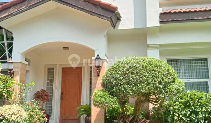 Rumah Homey Furnished, Lantai Granit Siap Huni - Lokasi Strategis