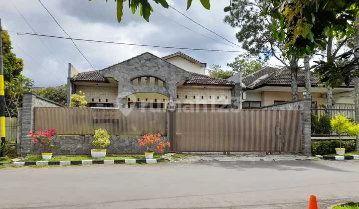 Rumah Homey Hadap Selatan di Dalam Kawasan Komplek - Lokasi Strategis