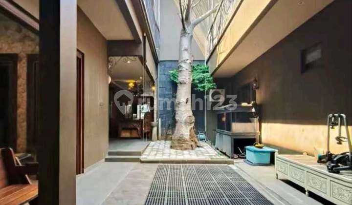 Rumah Posisi Hook ada Kolam Renang di Buah Batu - Lokasi Strategis Rumah Posisi Hook ada Kolam Renang di Buah Batu - Lokasi Strategis