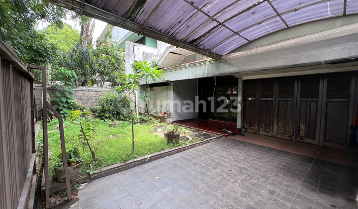 Rumah, 2 Lantai, SHM, Dekat Pusat Perbelanjaan, Bebas Banjir