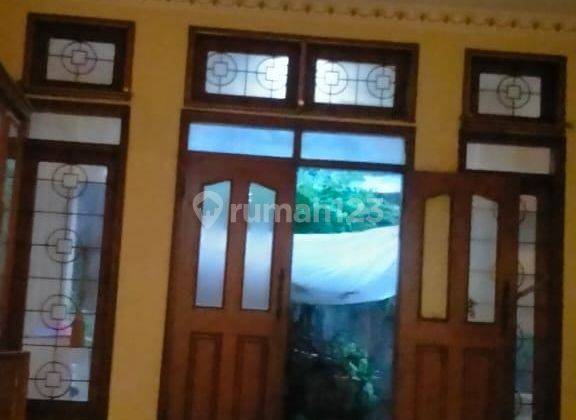 Di  Rumah 2 Lantai Di Komp Era Mas Jakarta Timur 2