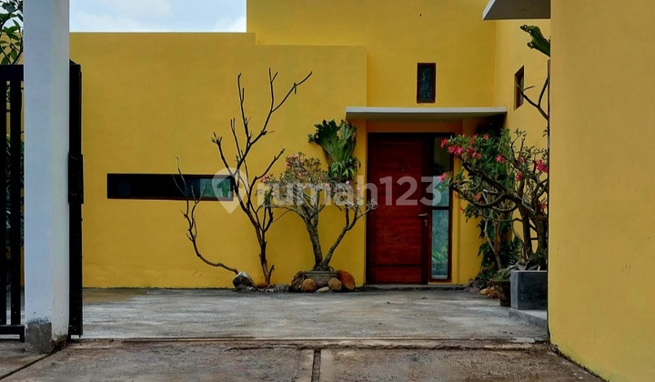 Rumah Bagus Keren di Daerah Elie Tengah Kota Bogor.rumah Baru.siap Huni.design Arsitek .150 Mtr Dari Jln Pajajaran.penuh Pohon Buah.jalan Depan Lebar.5 Menit Dari Exit Tol Baranangsiang. 2