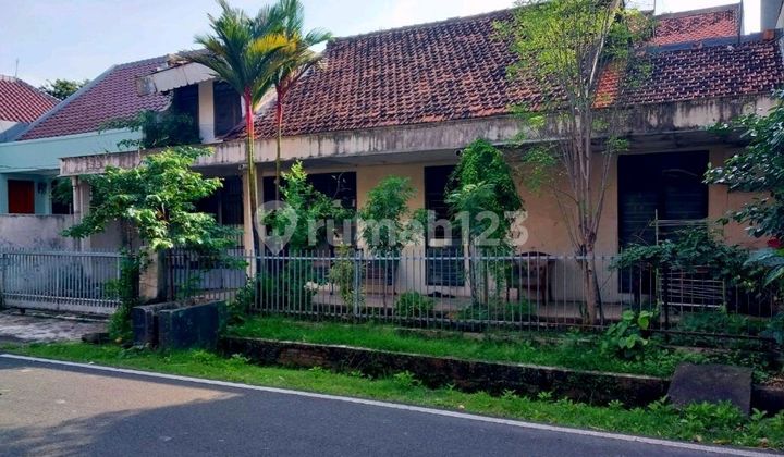 Rumah Tua Hitung Tanah Di Daerah Elite Benhil.tengah Kota Cocok.utk.kantor Kostan Atau Rumah Mewah