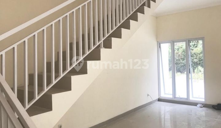 Rumah 2 Lantai Fasilitas Lengkap sudah SHM di Timur Jakarta 4