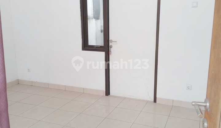 Disewa Murah Rumah yang Nyaman Aman di Cluster Villagio 2