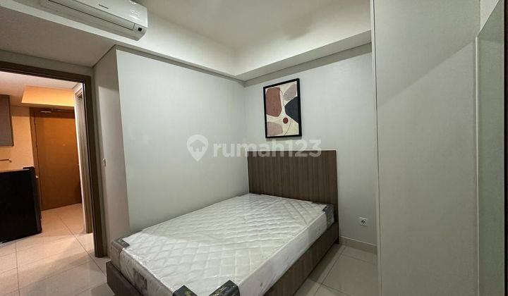 kamar tidur apartemen gold coast full furnished