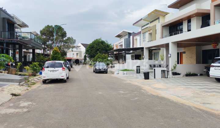 FOR SALE Beautiful 2-Story House Ready to Occupy, Semi-Furnished, Beverly Park Batam Center. 2