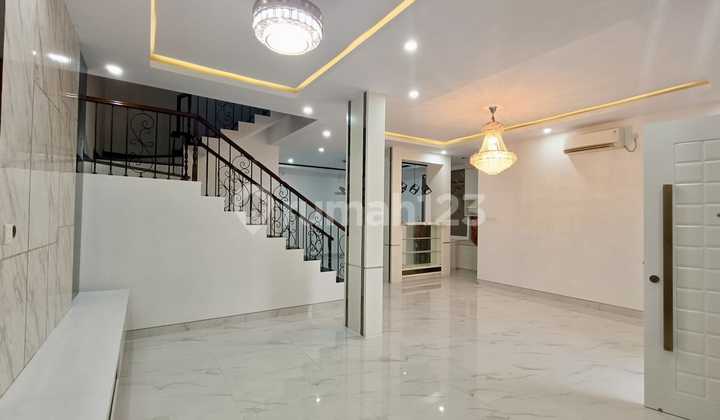 For Sale Beautiful Beverly Green Batam Center House Ready to Occupy Full Interior 2