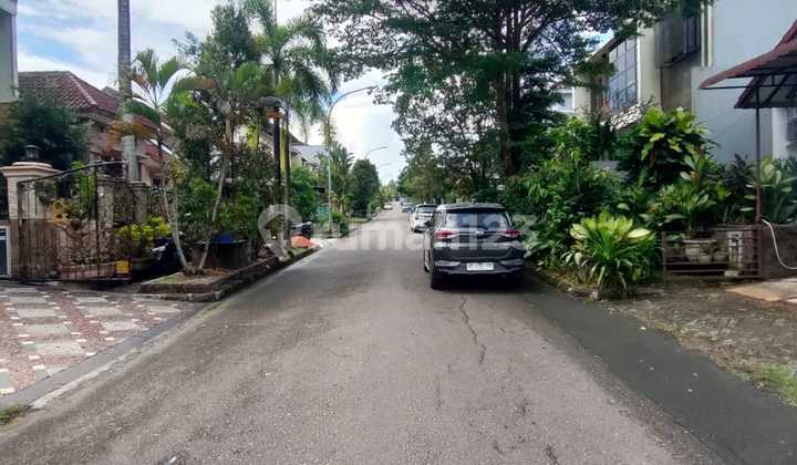 FOR SALE 2.5-Story House in BUKIT INDAH SUKAJADI (Facing Northeast) Ready to Occupy Batam Center 2