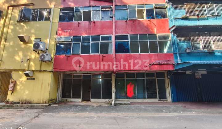 Dijual 2 Unit Ruko 3Lt Gandeng (Butuh Renovasi) Glass Centre di Raden Patah Nagoya, Batam Dijual 2 Unit Ruko 3Lt Gandeng (Butuh Renovasi) Glass Centre di Raden Patah Nagoya, Batam