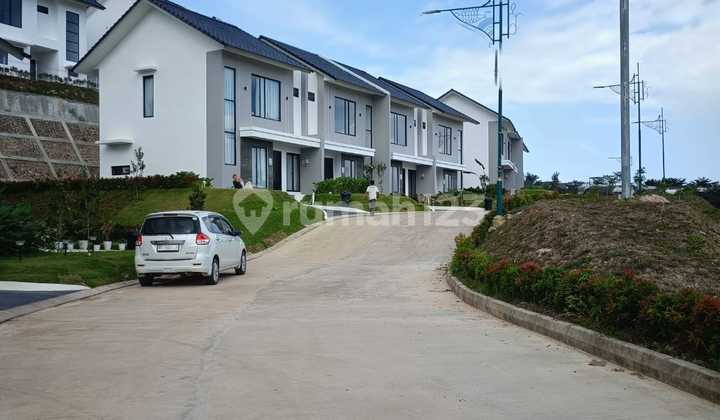 VILLA PANBIL BATAM Own a classy residence in an elite housing area with a comfortable natural living concept.