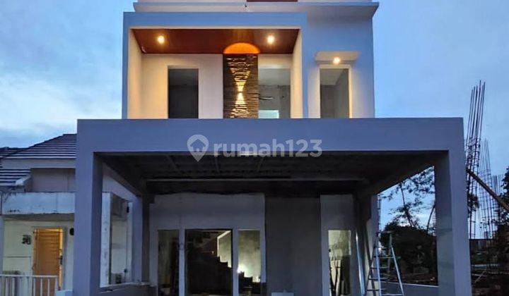 Dijual Rumah 3 Lantai Full Renovasi semi Furnish Hadap Timur View Laut 1