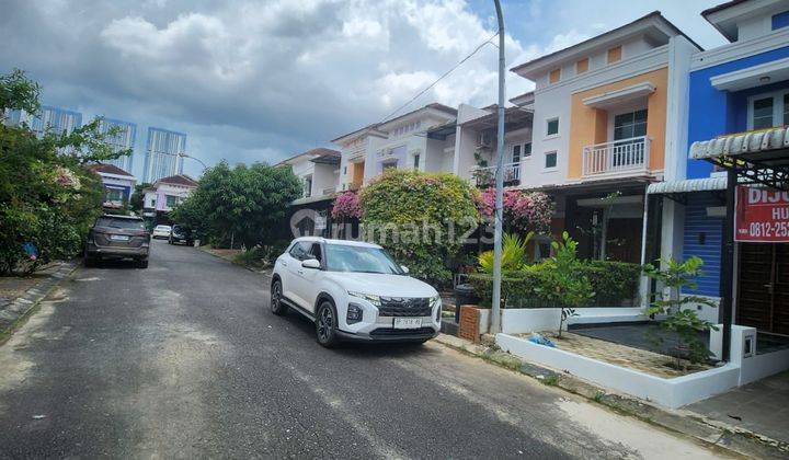 Dijual Rumah 2.5 Lantai Siap Huni Full Renovasi Hadap Timur Laut di Perumahan Alexandria Batam Centre 2