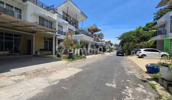 For Sale 3-Storey Fully Furnished House, Tropicana Residence, (East Facing) Batam Centre 2