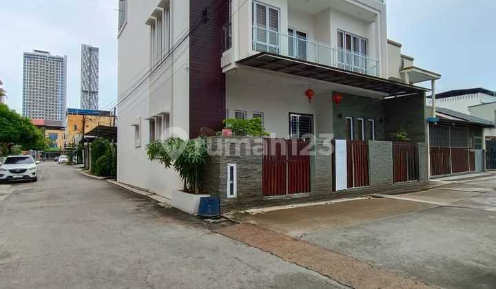 FOR SALE Luxurious 3.5-Story Hook House Ready to Occupy TAMAN NAGOYA INDAH