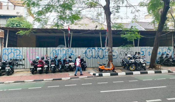 Disewakan Bangunan Komersial Strategis di Tebet