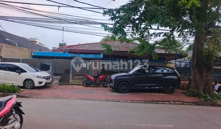 Disewakan Rumah Strategis Pinggir Jalan - Cempaka Putih, Jakpus