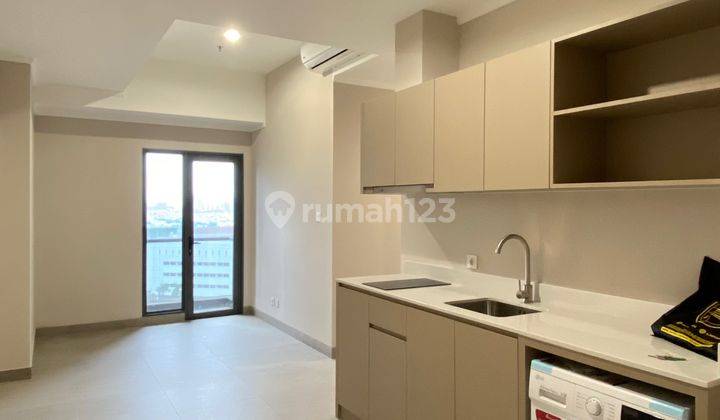  Apartemen Menara Jakarta 3 Kamar Tidur Semi Furnished Baru 2