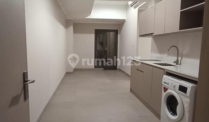 For Rent: Jakarta Tower Apartment Kemayoran 3 Bedroom Semi Furnished Good