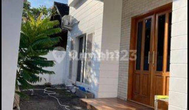 Modern 3 Storey House Comfortable Environment With Rooftop In Jimbaran Bali 2