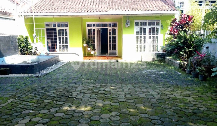 RUMAH LAMA LOKASI STRATEGIS DI TUBAGUS ISMAIL BANDUNG 1