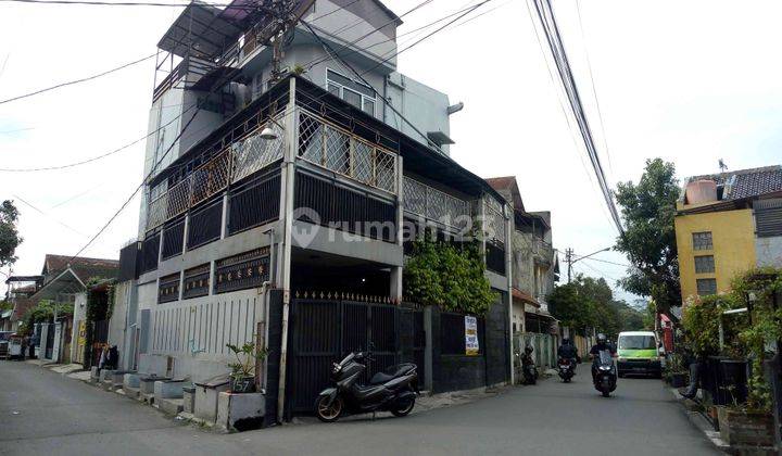 Rumah 3 Lantai Cikaso, Bandung 1