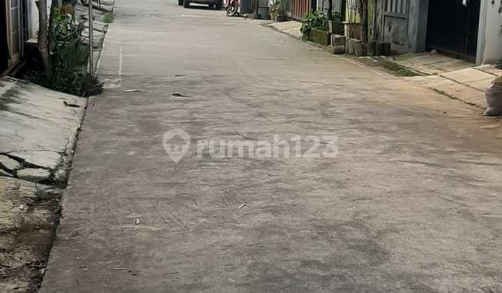A 2-STORY HOUSE IN A HOUSING COMPLEX IN KIARA SARI PERMAI, BANDUNG CITY. NEAR THE BUAH BATU TOLL GATE AND SOEKARNO HATTA BYPASS. 2
