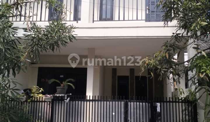 A 2-STORY HOUSE IN A HOUSING COMPLEX IN KIARA SARI PERMAI, BANDUNG CITY. NEAR THE BUAH BATU TOLL GATE AND SOEKARNO HATTA BYPASS.