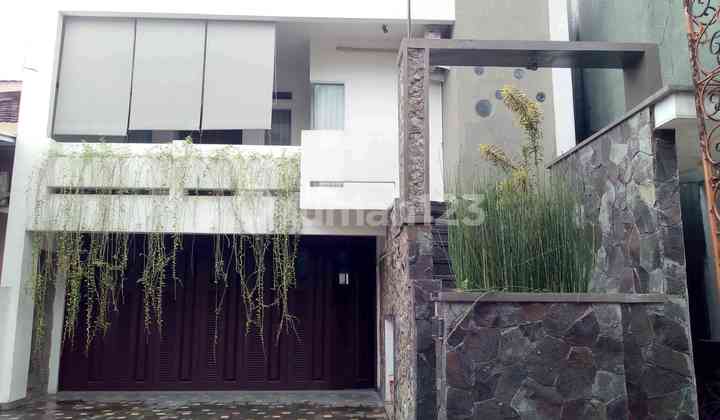 RUMAH BAGUS DAN KOKOH DESAIN MODERN DI CIPAGANTI GRAHA, CIWASTRA BANDUNG