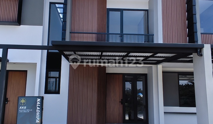 RUMAH BARU DI MANSION HILLS JATINANGOR DEKAT KAWASAN KAMPUS. LOKASI STRATEGIS AKSES MUDAH KE TOL PADALEUNYI DAN TOL CISUMDAWU 1