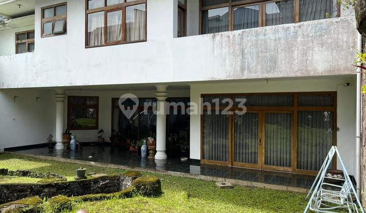 RUMAH KLASIK DI CIPAKU INDAH BANDUNG DEKAT UNIVERSITAS PENDIDIKAN INDONESIA