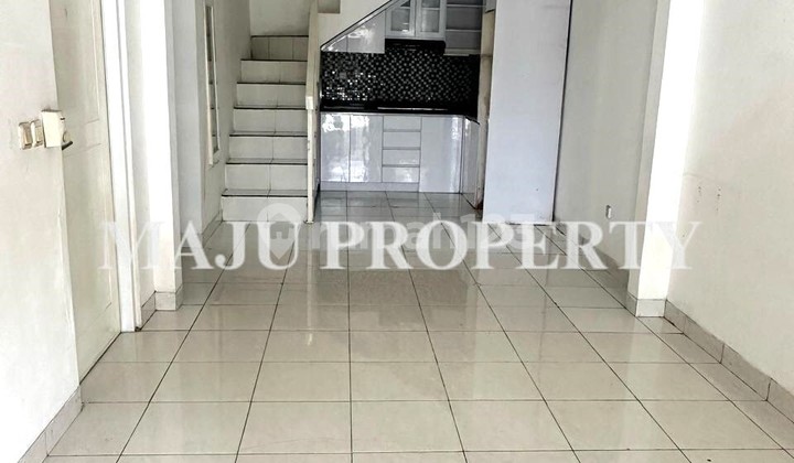 Rumah Bagus 1,5 Lantai di Legenda Wisata, Jual Cepat 2