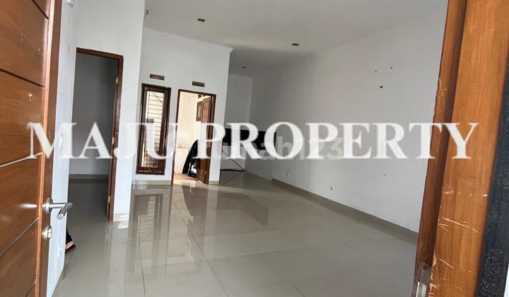 Ready-to-Occupy House in Villa Taman Anggrek, Negotiable. 2