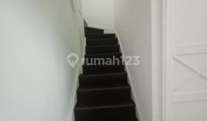 Dijual Rumah Ada Spool di Sektor 6 Bintaro 2