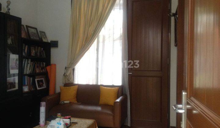 Rumah Bagus Sekali Furnished SHM di Cikini, Tangerang Selatan 2