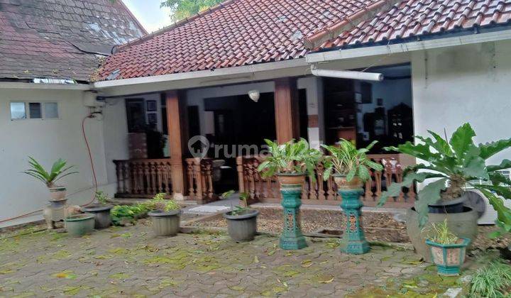 Rumah Bagus Sekali Semi Furnished SHM di Jl. Kertosono, Jakarta Pusat 2