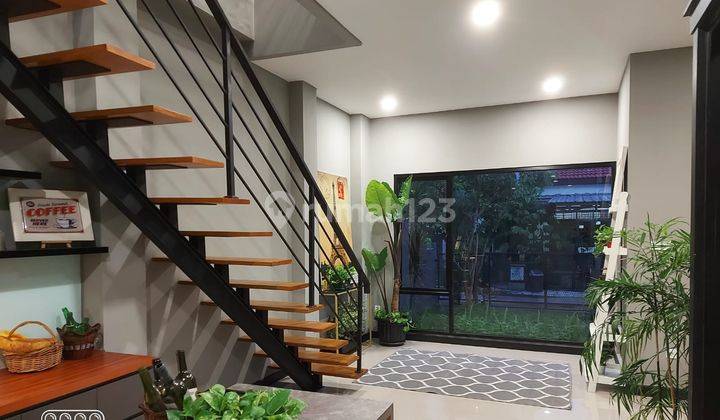 Rumah 2 Lantai Bagus Sekali Semi Furnished SHM di Nusa Loka Jl. Benda, Tangerang Selatan 2