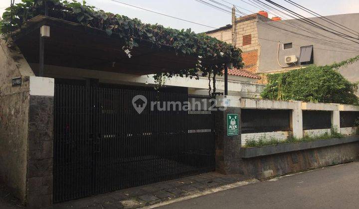 Rumah Bagus Semi Furnished SHM di Jl. Sawo, Jakarta Selatan 1