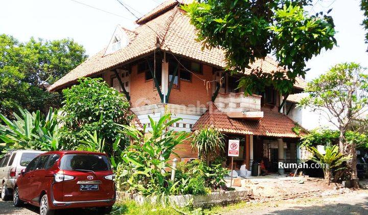 Rumah 3 Lantai Bagus SHM di Sektor 2, Tangerang Selatan 1