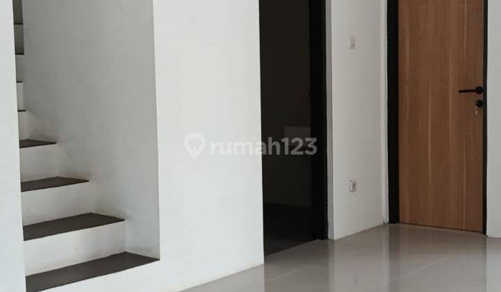 Rumah 3 Lantai Bagus SHM di Jl. Pembangunan, Jakarta Selatan 2