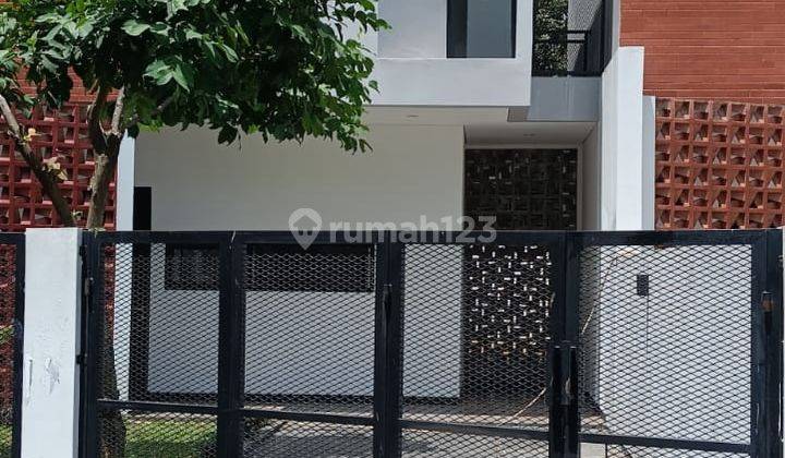 Rumah 3 Lantai Bagus SHM di Jl. Pembangunan, Jakarta Selatan 1