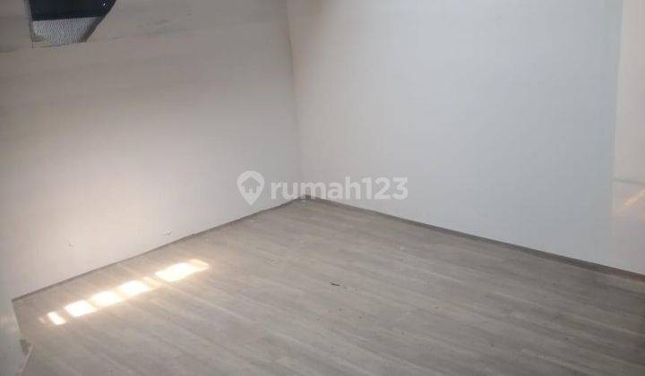 Rumah 2 Lantai Bagus Unfurnished SHM di Parkit, Tangerang Selatan 2