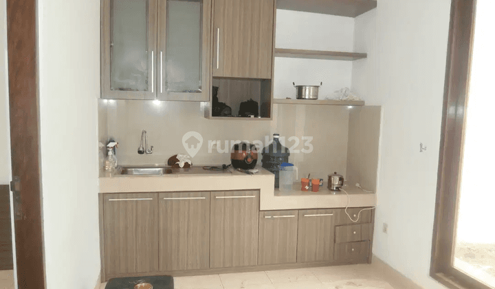 Rumah 2 Lantai Bagus Semi Furnished SHM di The Groove, Tangerang Selatan 2