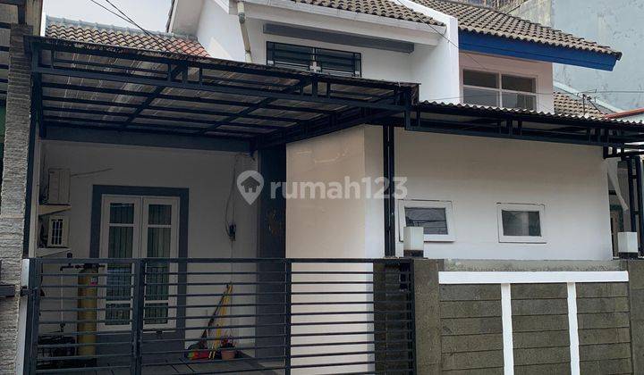 Rumah Bagus Semi Furnished SHM di Paradise Serpong City, Tangerang Selatan 1