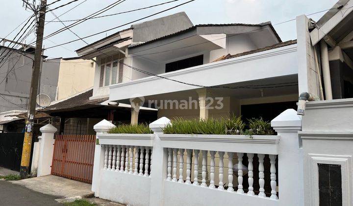 Rumah 2 Lantai Bagus Semi Furnished SHM di Pjmi,bintaro Sektor 5 2