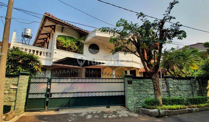 Rumah Bagus Semi Furnished SHM di Kebayoran Lama, Jakarta Selatan 1