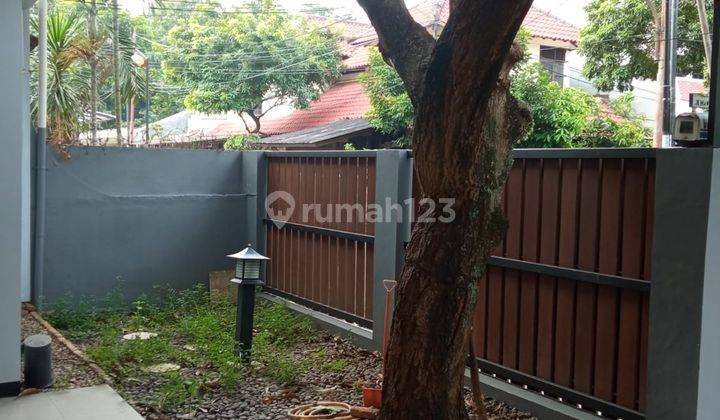 Rumah 2 Lantai Bagus SHM di Jl. Manyar, Jakarta Selatan 1