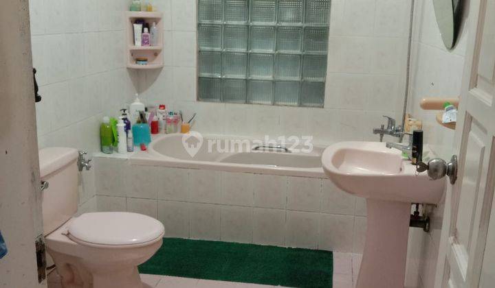 Rumah 2 Lantai Bagus SHM di Villa Bintaro Indah, Tangerang Selatan 2